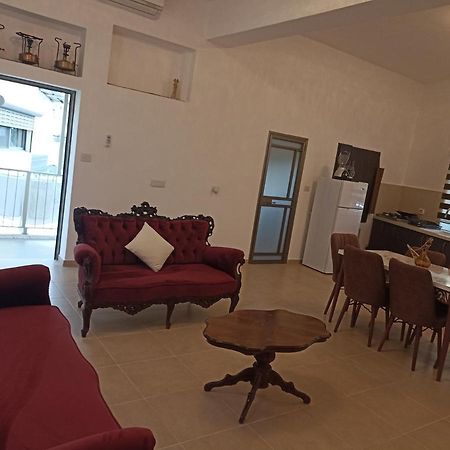 Allenby Guest House Хайфа Екстер'єр фото